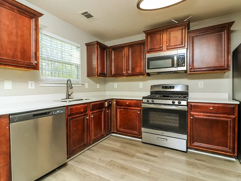 414 Hidden Creek Ct — Photo 10