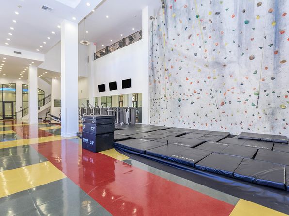 325 W Adams Blvd #2032