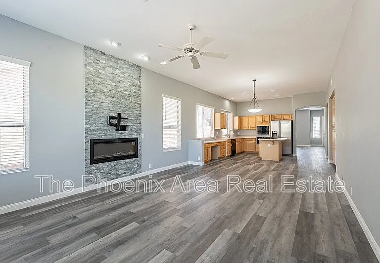 231 S Beverly St — Photo 17