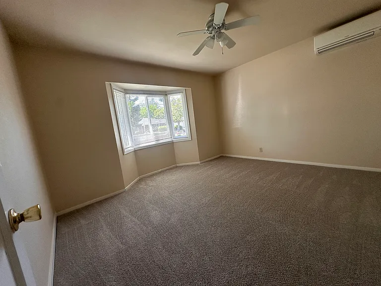 1943 Carolyn Dr — Photo 8