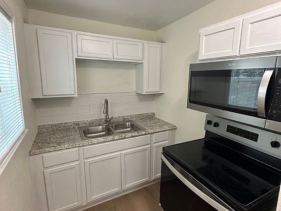 2nd image of 2114 20th St