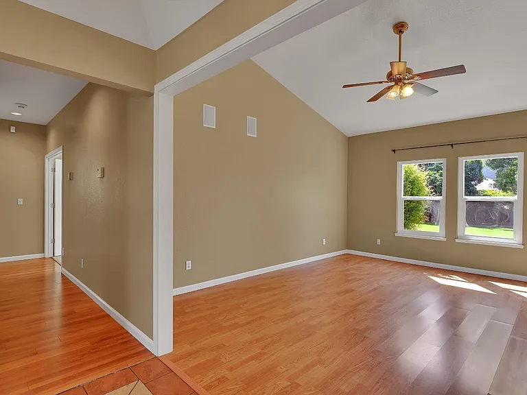 722 Mariner Loop — Photo 4
