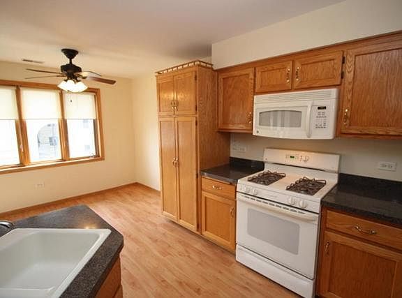 4th image of 13934 E Leamington Dr