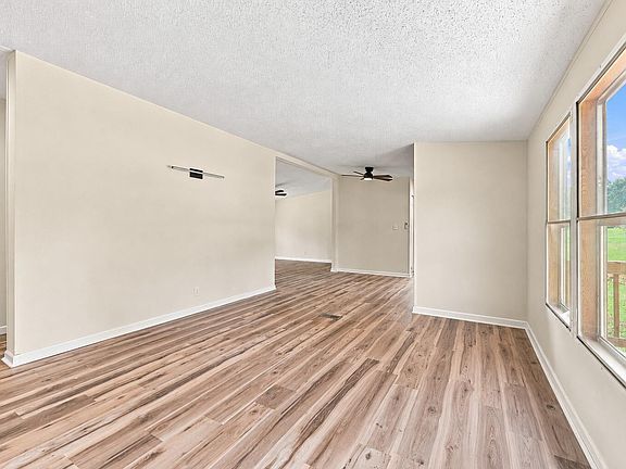 3rd image of 544 Dickey Dr