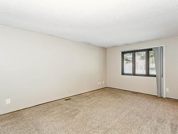 5th image of 1910 N Mount Carmel Ave