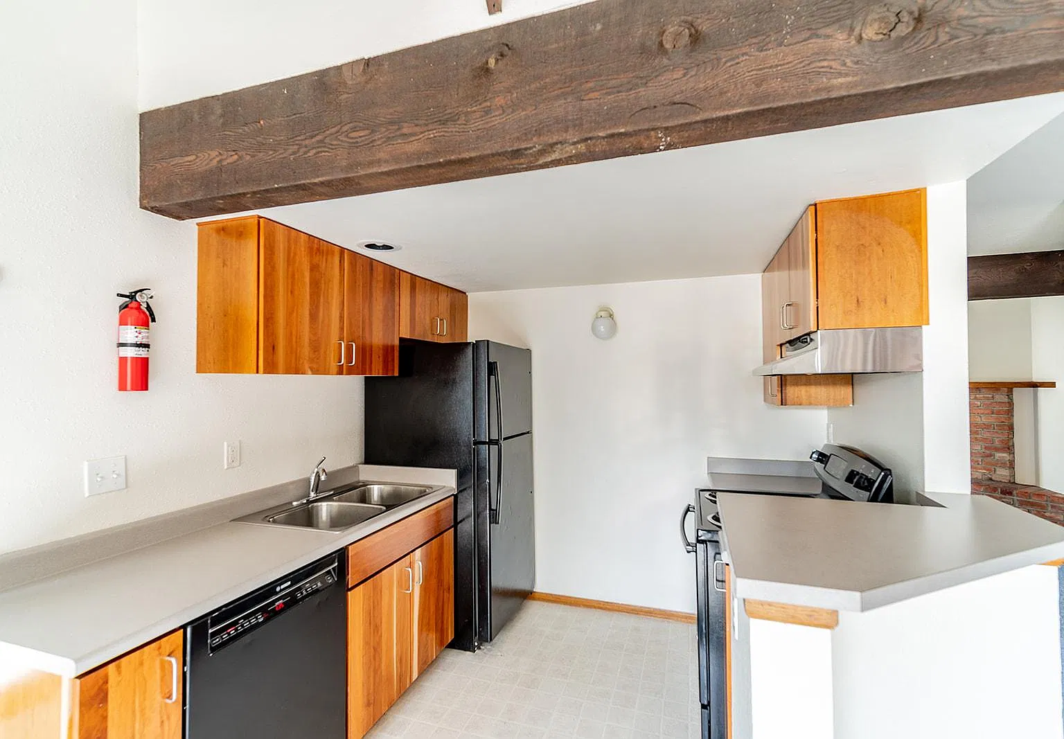 3 bed, 1334 sqft, $4,400 — Photo 4