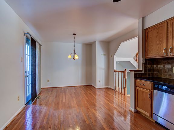 5th image of 130 Steven Ln
