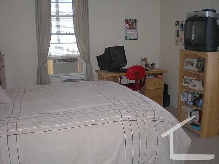 437 Washington St #1 — Photo 6