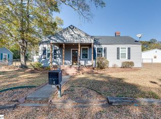 6 Center St, Taylors, SC 29687