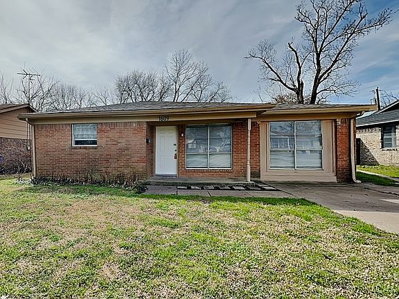 3rd image of 1609 Parkhaven Dr