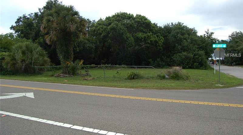 1st image of 1749 Lake Dr