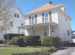 7 Crescent Beach Rd, Glen Cove, NY 11542