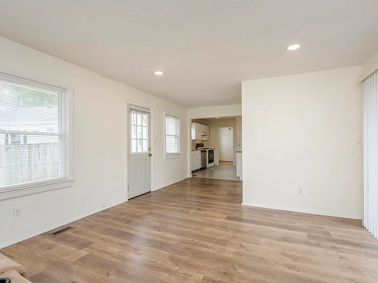 649 Mitchell Ave — Photo 14
