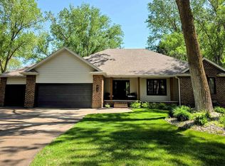 413 S Royal Troon Dr, Dakota Dunes, SD 57049