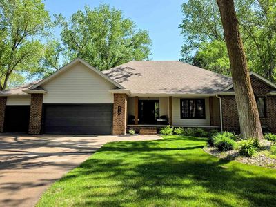 413 S Royal Troon Dr, Dakota Dunes, SD, 57049