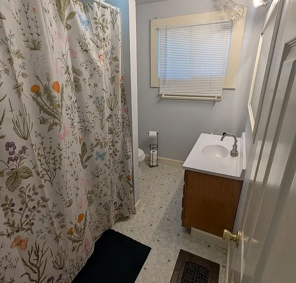 3008 Oak St #1 — Photo 3
