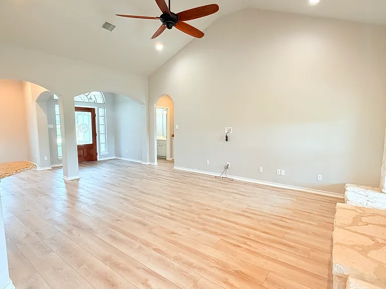 412 Shayla Ln — Photo 9