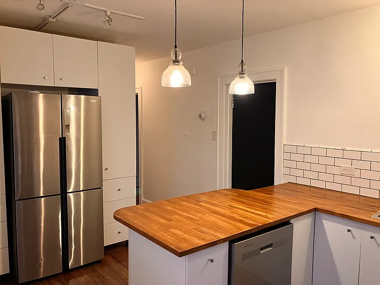 895 Mercer St #2 — Photo 6
