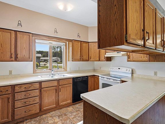 3rd image of 1617 E BLODGETT STREET