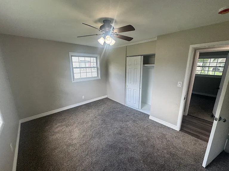 6116 Old Collinsville Rd — Photo 8