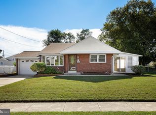 3 Thomas Ave, Bellmawr, NJ 08031
