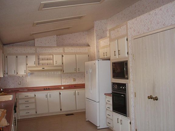 5th image of 303789 E Zuni Cir