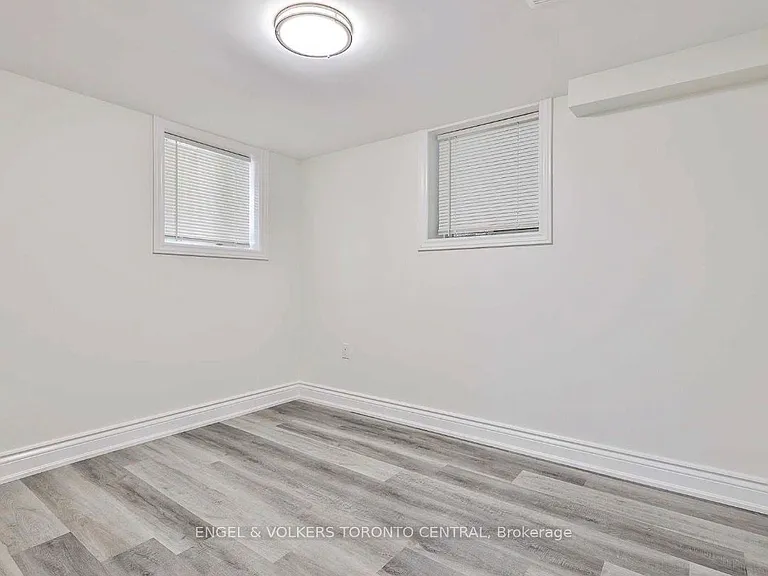 51B Fernwood Park Ave — Photo 16