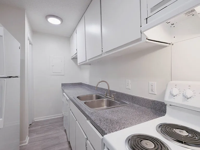 Hampton Hall | Comfort, Convenience, & Community All In One — Photo 301