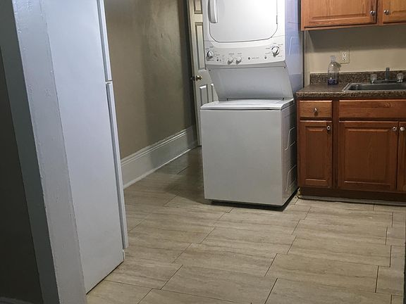 3rd image of 135 N Carrollton Ave Unit A
