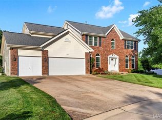 16301 Autumn Crest Ct, Ballwin, MO 63011