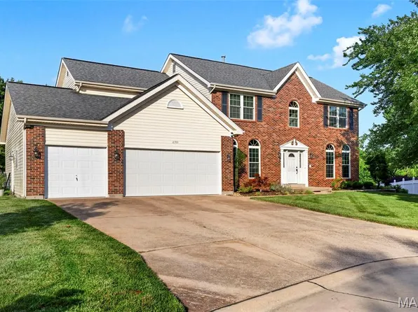 16301 Autumn Crest Ct, Ballwin, MO 63011