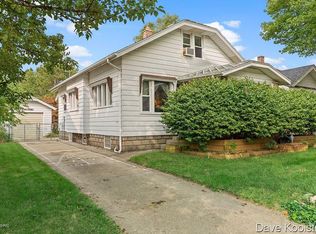 823 Eleanor St NE, Grand Rapids, MI 49505