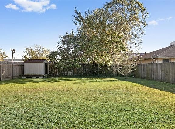 3rd image of 3968 Bellview St