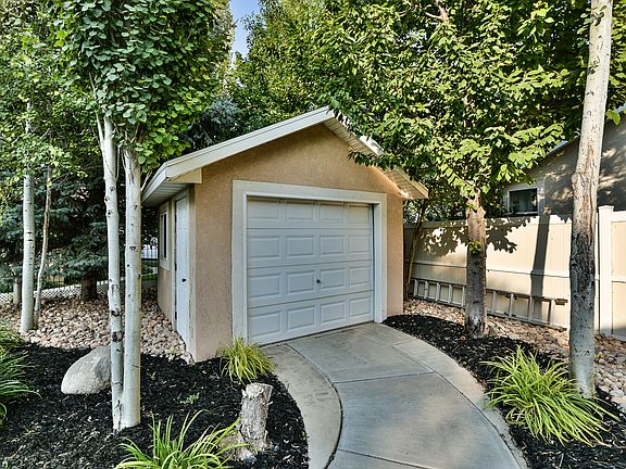 3rd image of 388 E Cattail Ct