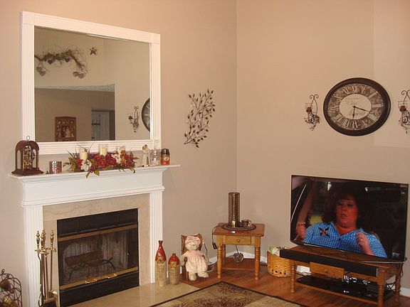 4th image of 401 Forest Hill Dr