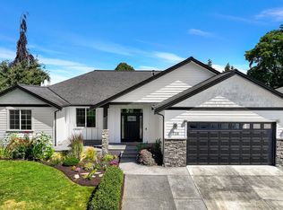 735 N 8th St, Lynden, WA 98264