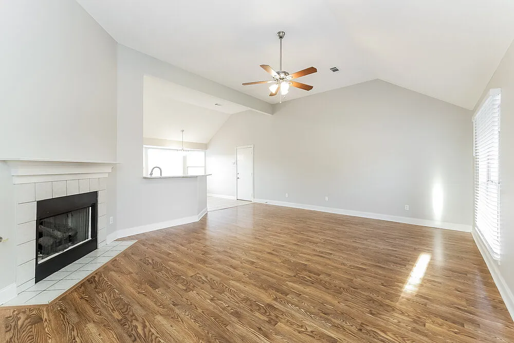 3 bed, 2.0 bath, 1528 sqft, $1,790 — Photo 3