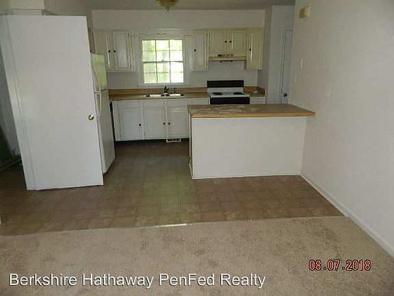 4th image of 5225 Hallmark Dr