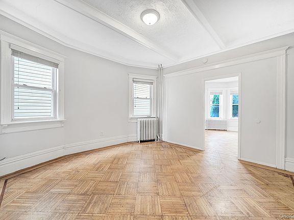 5th image of 1934 Benedict Avenue