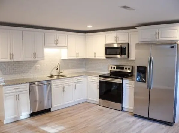 657 Mill St, Feeding Hills, MA 01030