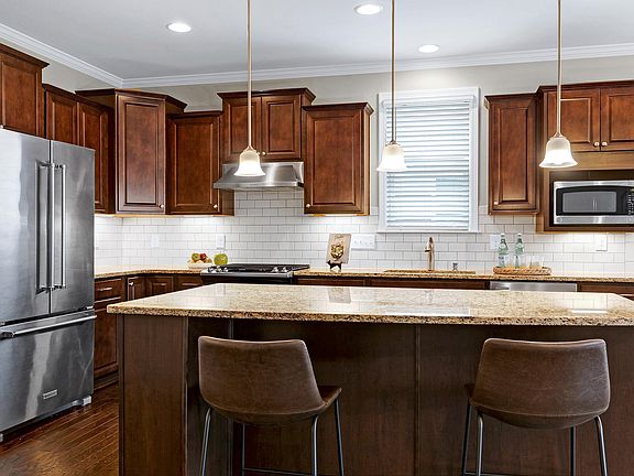 5th image of 2406 Bloomsbury Manor Dr