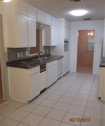 3rd image of 502 Oakwood Dr