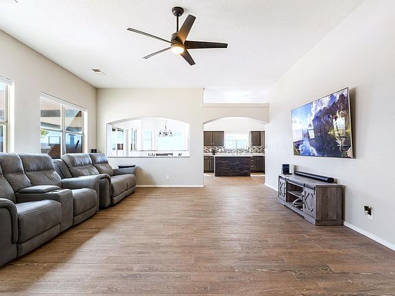 5th image of 200 Aldaba Cir NE