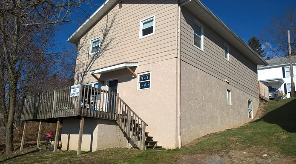 410 Sharon Ave photo 1