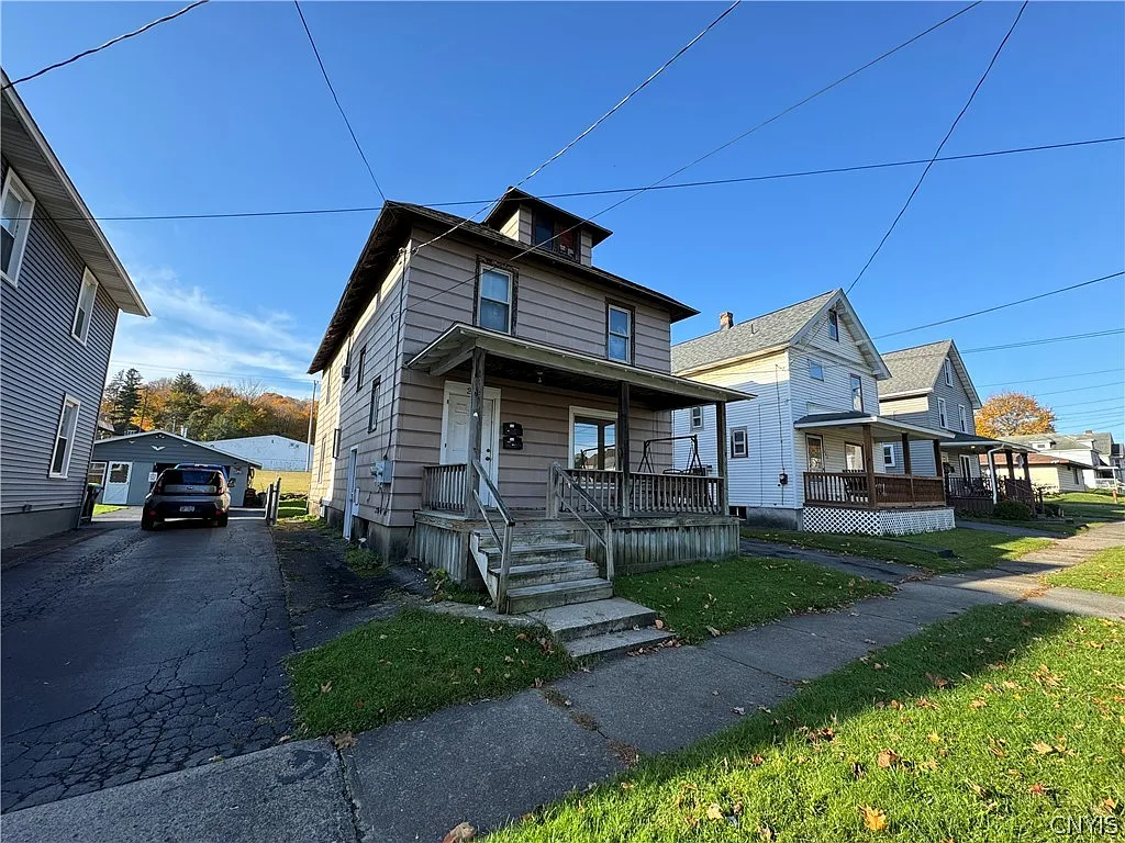 1 bed, 1.0 bath, 1892 sqft, $925 — Photo 1