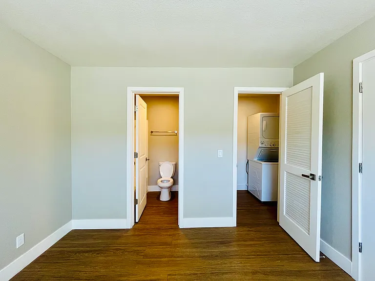 1x1 540 SqFt -Bedroom