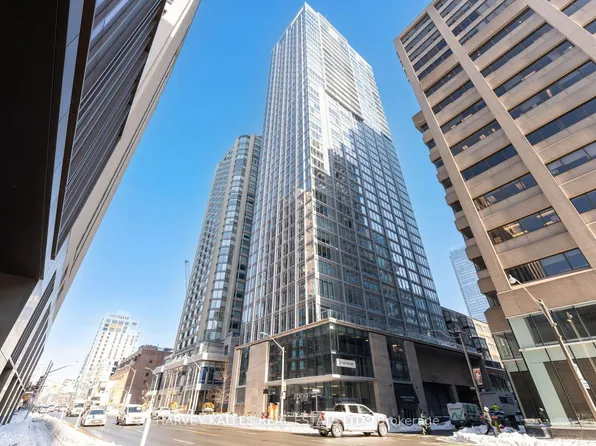 200 Cumberland St #3502, Toronto, ON M5R 0B7