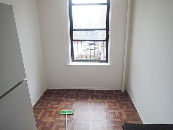 3rd image of 23-46 29th St #B3