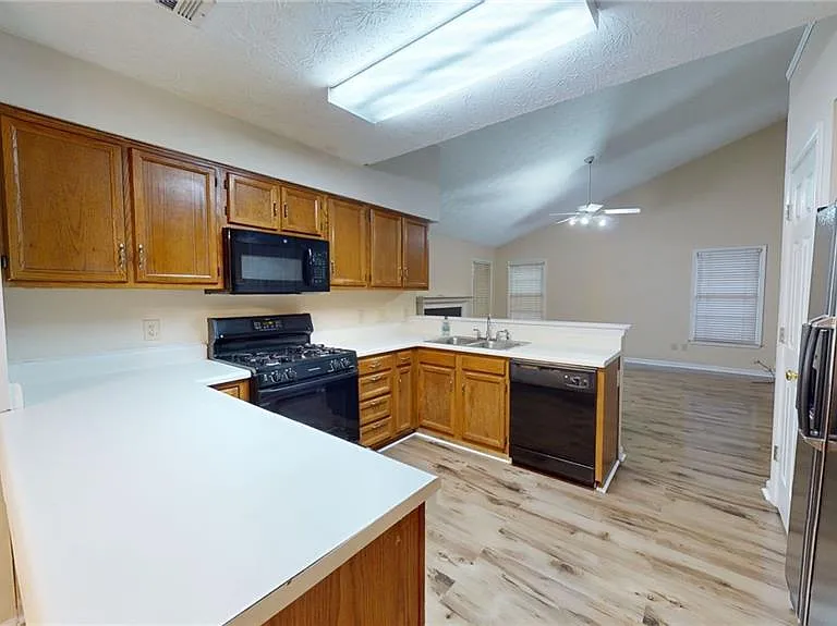 110 Beaverwood Ln — Photo 3