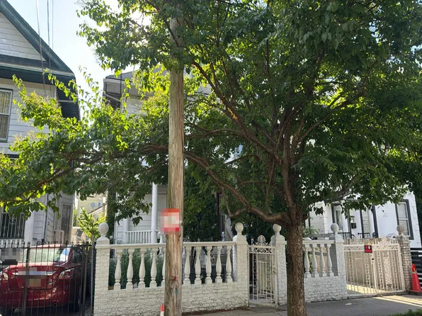 129 Hendrix St, Brooklyn, NY 11207